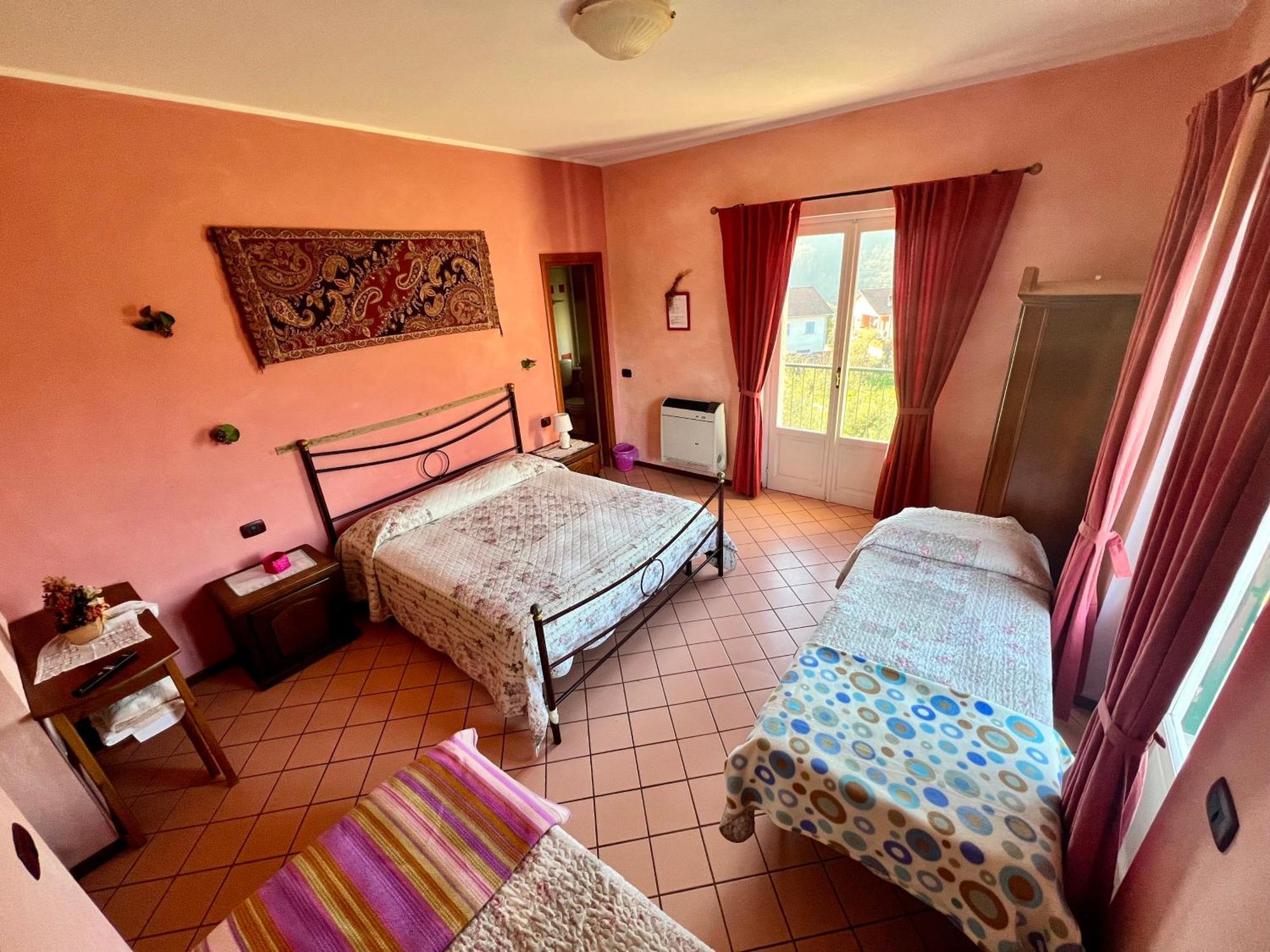 La Casa Rosa Hotel Borghetto di Vara Exterior foto